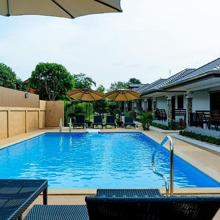 Thai Smile Resort Районг Екстериор снимка