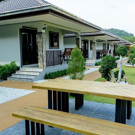 Thai Smile Resort Районг Екстериор снимка